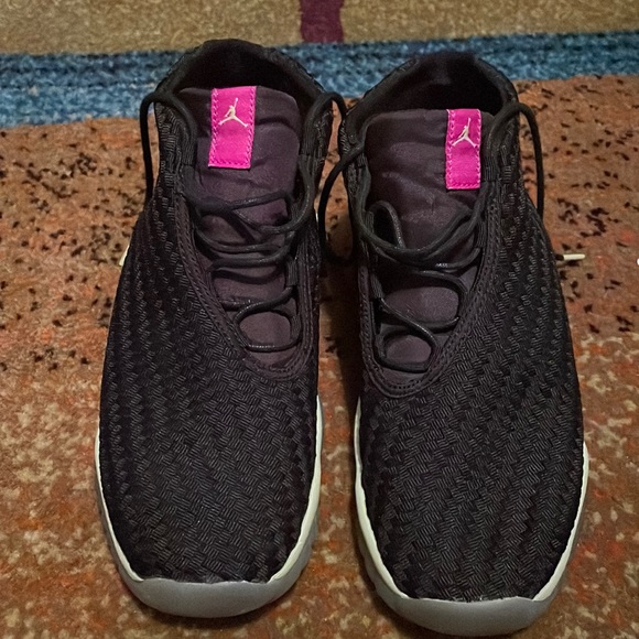 Jordan Shoes - Jordan’s Size 6